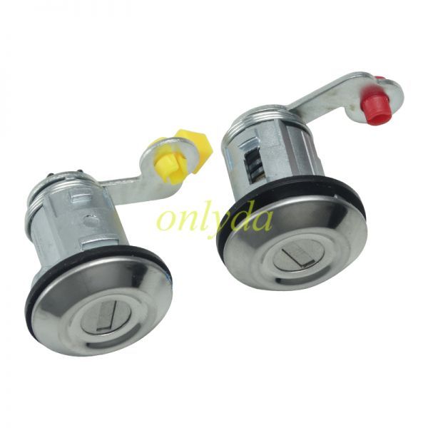 Mitsubishi front left and right door locks YE05506A
