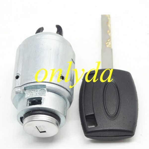 FORD FOCUS Before the engine cover lock