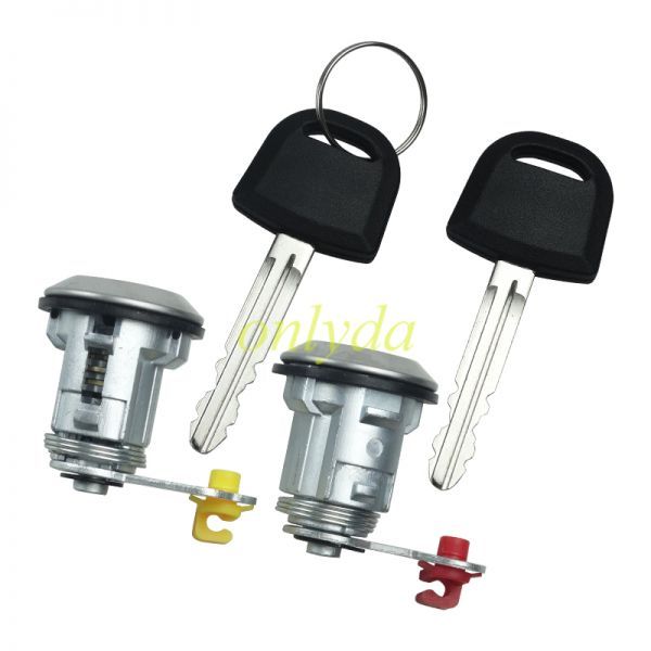 Mitsubishi front left and right door locks YE05506A