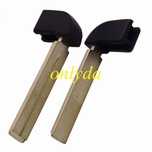 emmergency key blade outsise part with groove, inside part is flat