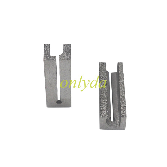 Small crescent key fixture