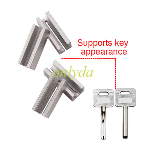Small crescent key fixture