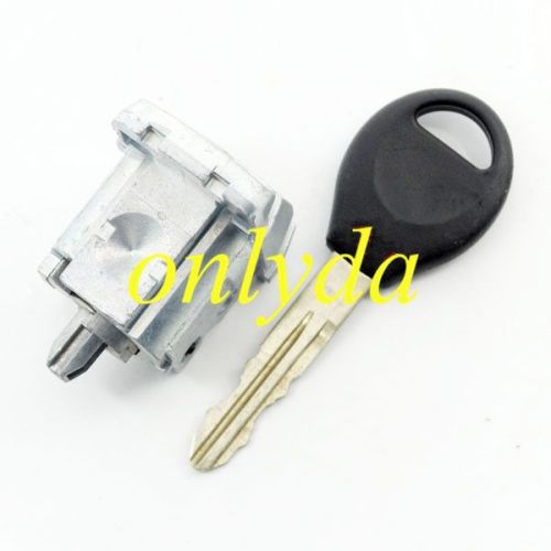 Nissan Qashqai  left door lock with logo