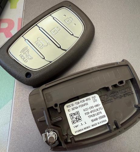 Original Hyundai Tucson Keyless 4 button remote key with 433.92MHZ with HITAG2  7945A/7953A 46 chip      fcc ID : TQ8-FOB-4F03                          PN:95440-2S600
