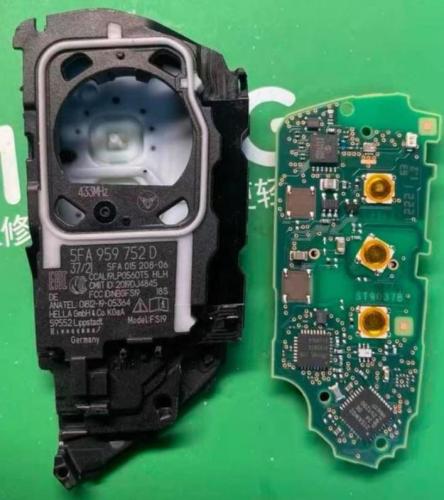 Brand new 100% OEM Smart Key for Seat Cupra 3Buttons 433MHz / MQB49 5D NCF295XW  CHIP  OE Part No:5FA 959 752D/ 5FA959752D / 5FA959753D  Keyless Go Germany HELLA  FCC ID: NBGFS19  CMIIT ID: 2019DJ4845  Model: FS19 5FA 015 208-06  CCAL19LP0560T5 HLH  ANATEL: 01812-19-05364 High configuration with comfort access. (3chips )  without emergency blade