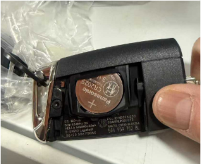 Genuine OEM remote key 3-button,434MHz, MQB49/5C chip, keyless-go smart remote flip key for Tiguan, Golf, T-Roc, Tayron (2016-2024). FCCID:5G6959752BL
