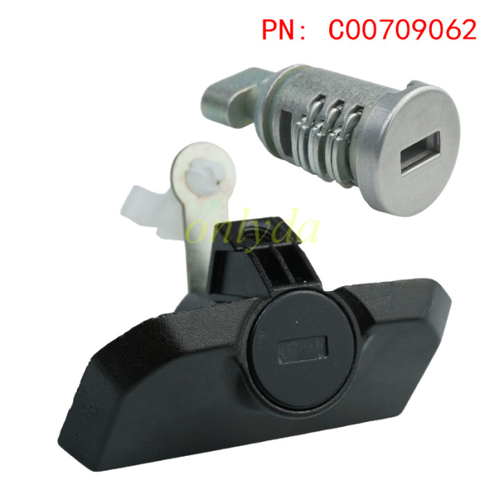 original for MG Smart Remote Key complete lock set  2 remote keys and 2 locks  3 Buttons: Lock, Unlock, Trunk Release Frequency: 434MHz (Export Version) Chip: Encrypted 47 Transponder Battery: CR2032 Fit for MG7, MG ONE, MG4 EV, New MG ZS, MG5 etc. PN: C00709062