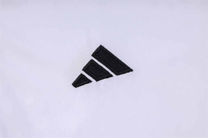 Juventus Training Jersey 23/24