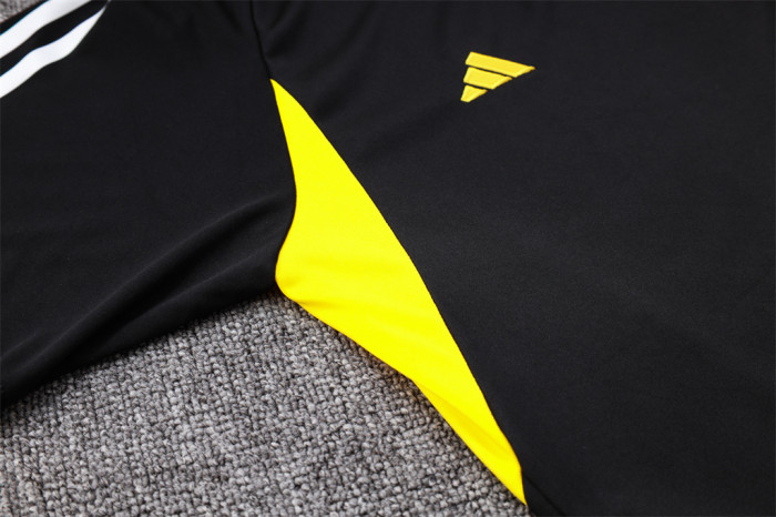 Juventus Training Jersey 23/24