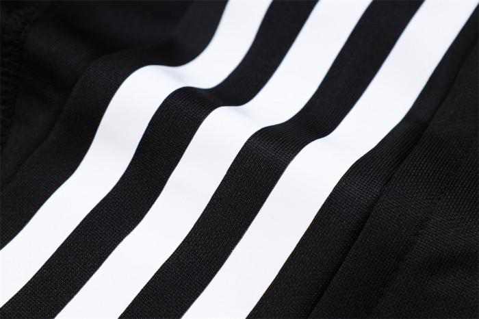 Juventus Training Jersey 23/24