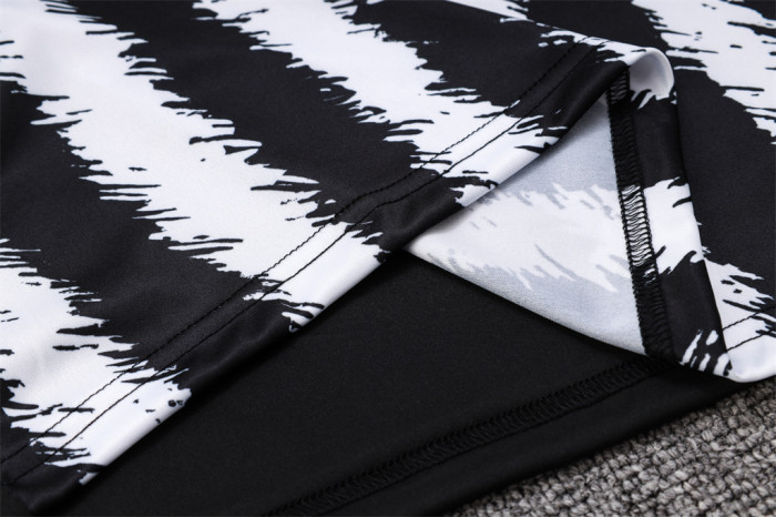 Juventus Training Jersey 23/24