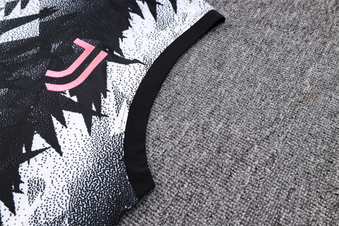 Juventus Training Jersey 23/24