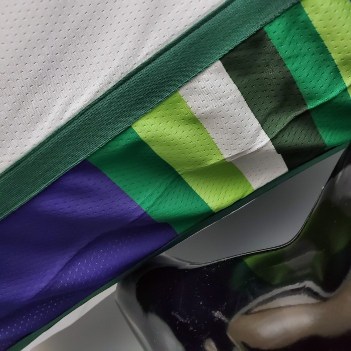 Giannis Antetokounmpo Milwaukee Bucks 2021/22 Swingman Jersey White