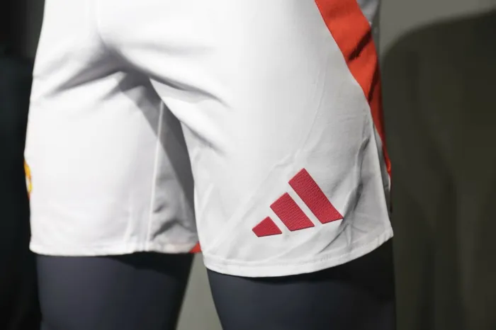 Manchester United Player Home Shorts 24/25