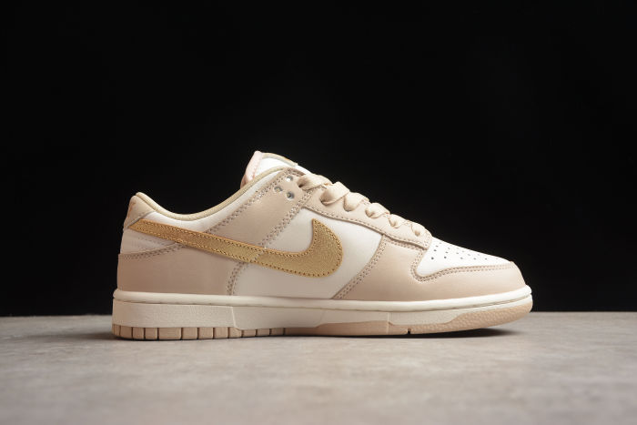 SB Dunk Low Phantom Metallic Gold DX5930 001