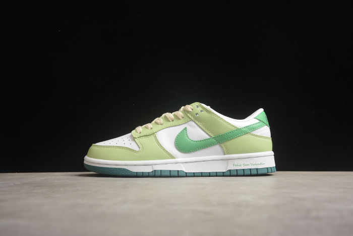 SB Dunk Low “Apple Green”