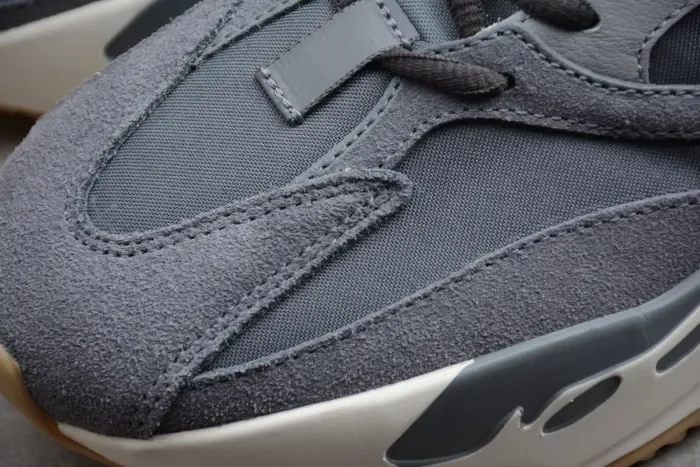 Yeezy Boost 700 Magnet FV9922