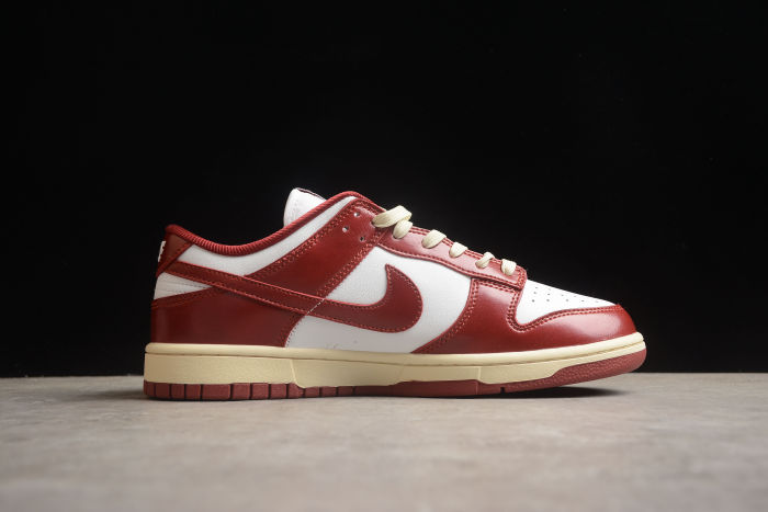 SB Dunk Low PRM Team Red (W) (FJ4555-100)