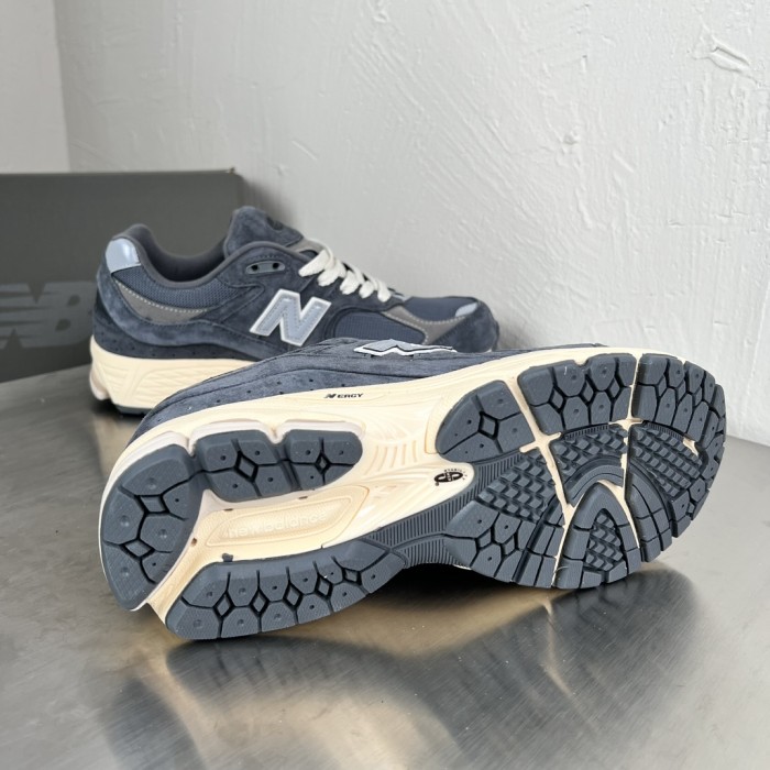 NEW BALANCE M2002RHO PHANTOM