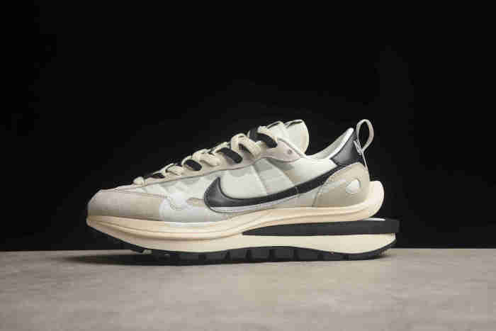 Sacai x Nike VaporWaffle 3.0Beige Black DD1875-101
