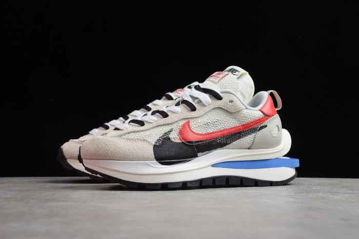 Nike x sacai Vaporwaffle 'Sail Sport Fuchsia' CV1363-100