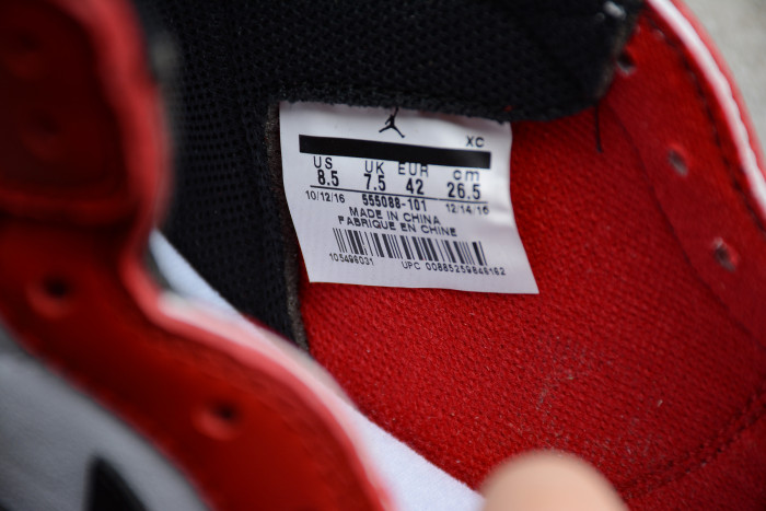 Air Jordan 1 Retro Hi OG Chicago 555088-101