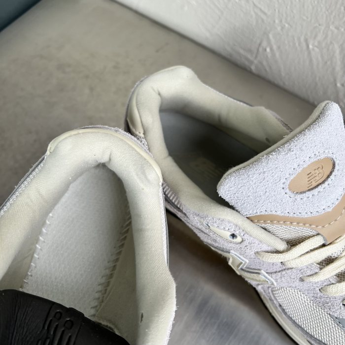 New Balance 2002R - Light Grey / M2002RSA