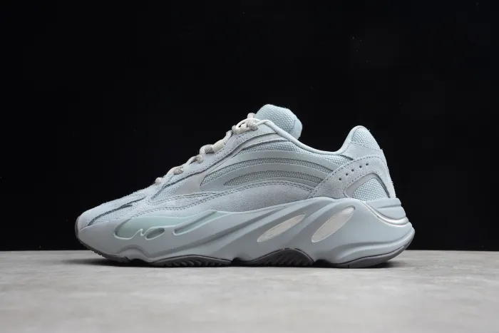 Yeezy Boost 700 V2“Hospital Blue” FV8429