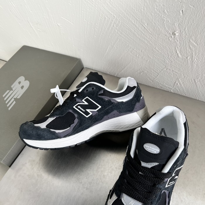 New Balance 2002R Protection Pack - Black / Grey - M2002RDJ
