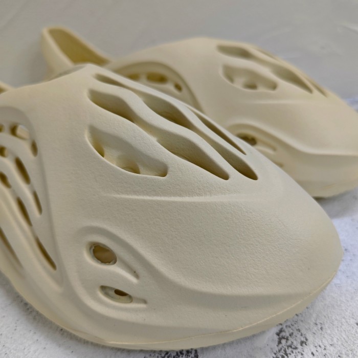 adidas Yeezy Foam Runner Sulfur GV6775