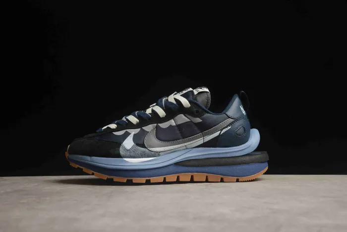 Sacai x Nike Vaporwaffle DD1875-700