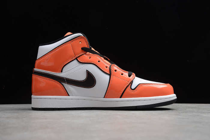 Air Jordan 1 Mid SE `Turf Orange` DD6834-802