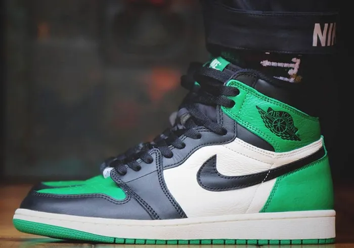Air Jordan 1 High Pine Green size 12 555088-302 OG