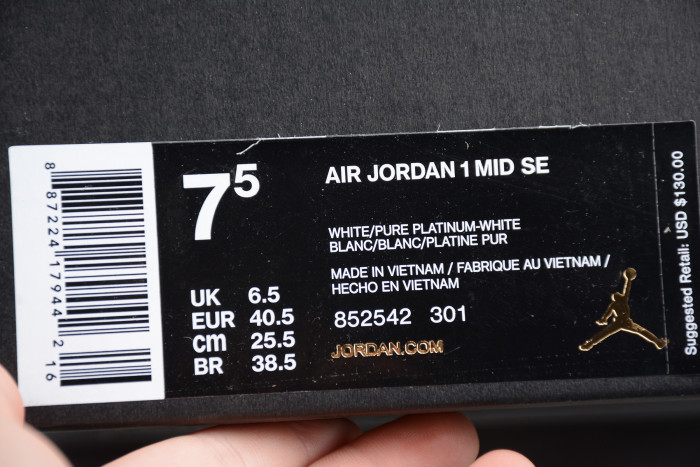 Air Jordan 1 Mid “Pine Green” 852542-301