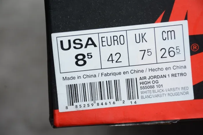 Air Jordan 1 Retro Hi OG Chicago 555088-101