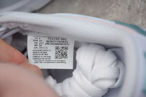 SB Dunk Low GS Mineral Teal - FD1232 002