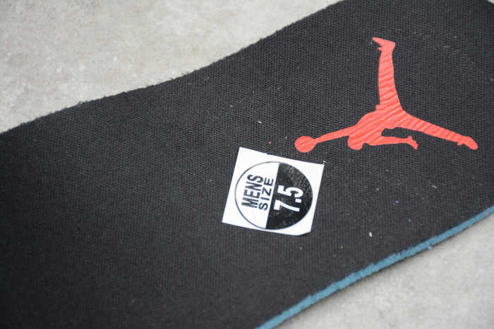 Air Jordan 1 Mid SE Black Gym Red White Light Smoke Grey 852542-100