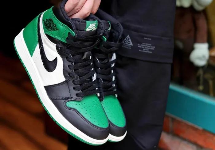 Air Jordan 1 High Pine Green size 12 555088-302 OG