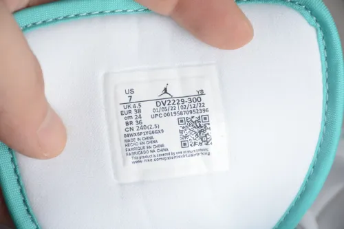 Air Jordan 1 Mid Marine Green