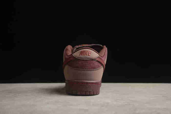 Dunk Low Premium SB 'City of Love Collection ‑ Burgundy Crush' FN0619‑600
