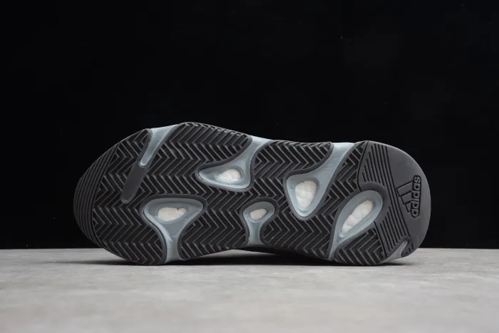 Yeezy Boost 700 V2“Hospital Blue” FV8429