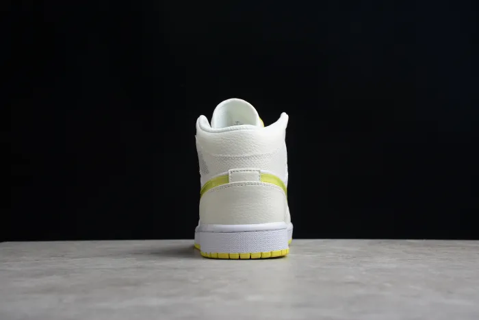 Air Jordan 1 Mid SE voltage Yellow