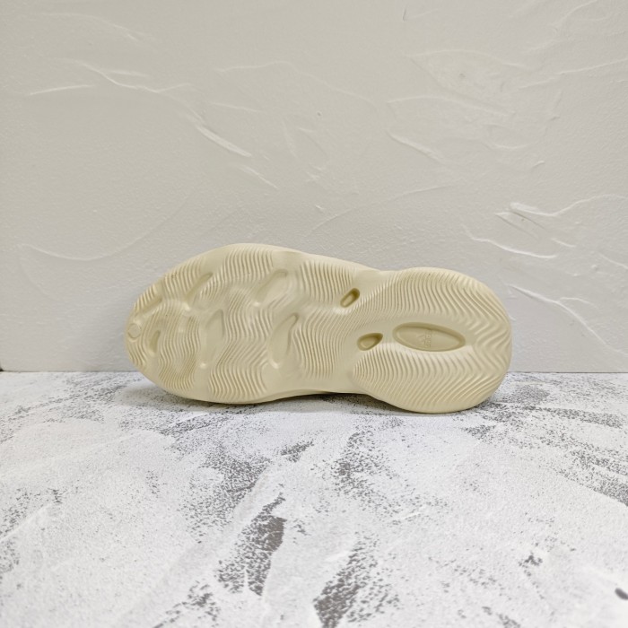 adidas Yeezy Foam Runner Sulfur GV6775