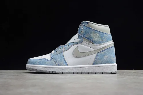 Air Jordan 1 Retro High OG Hyper Royal Sneaker 555088-402