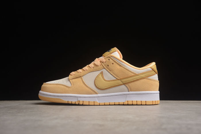 SB Dunk Low Gold Suede DV7411 200
