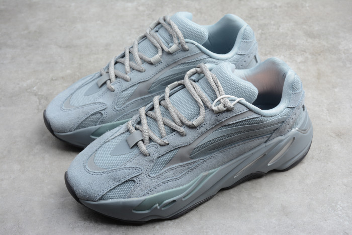 Yeezy Boost 700 V2“Hospital Blue” FV8429
