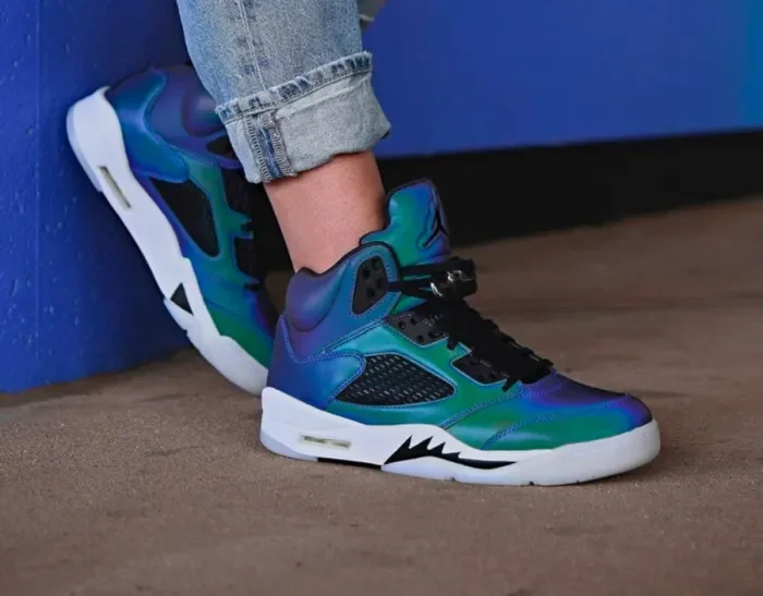 Air Jordan 5 WMNS “Oil Grey” CD2722-001