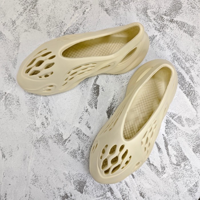 adidas Yeezy Foam Runner Sulfur GV6775