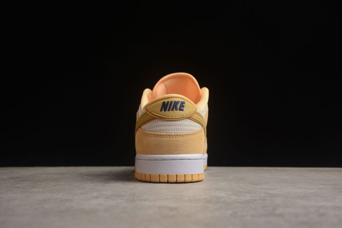 SB Dunk Low Gold Suede DV7411 200
