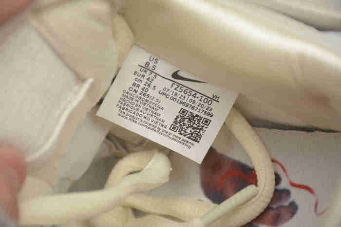 SB Dunk Low Valentine's Day Light Bone FZ5654-100